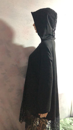 Hooded Long-sleeved T-shirt w/ Lace Stitching