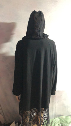 Hooded Long-sleeved T-shirt w/ Lace Stitching